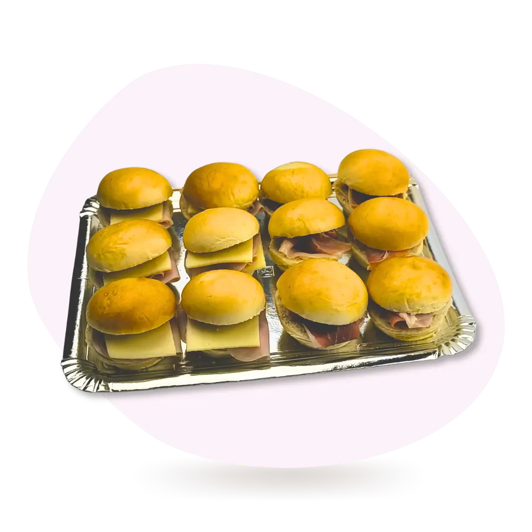 Bandeja de 12 mini brioche rellenos de jamón york y queso y jamón serrano